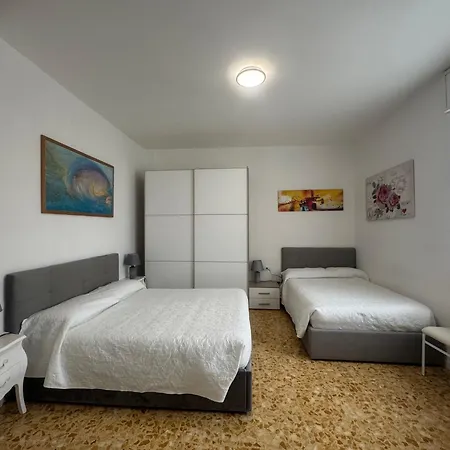 Joys House فندق مبيت وإفطار بيرغامو